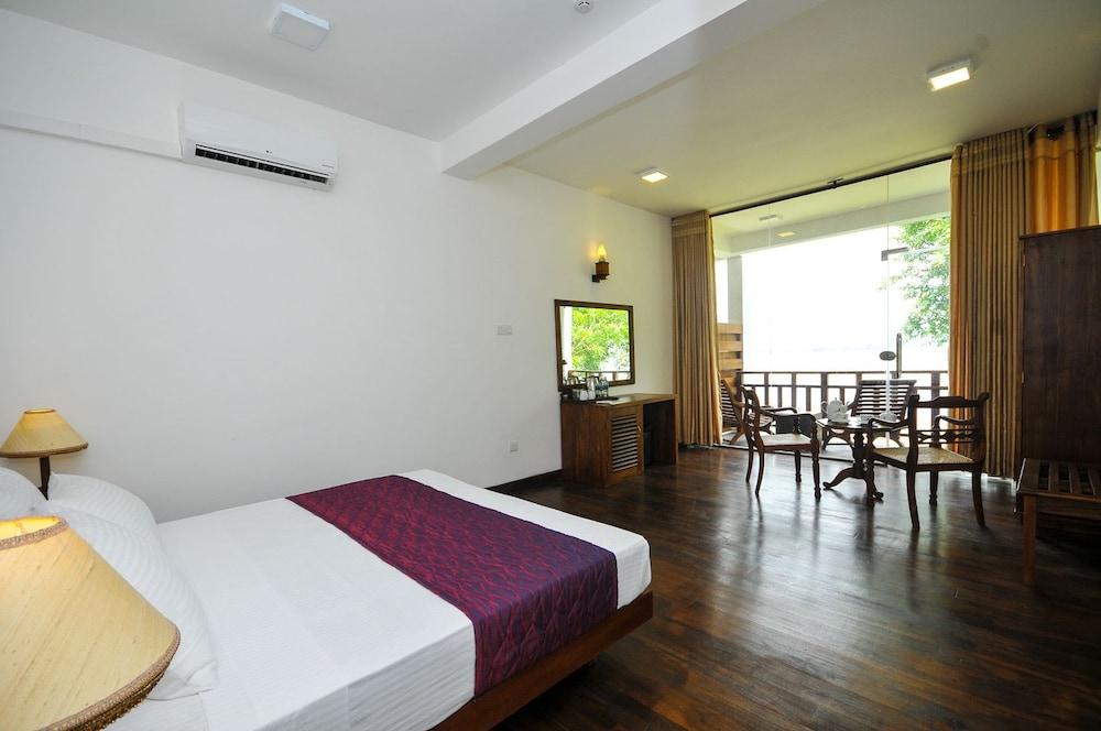 Yala Oga Reach Hotel Tissamaharama Exterior foto