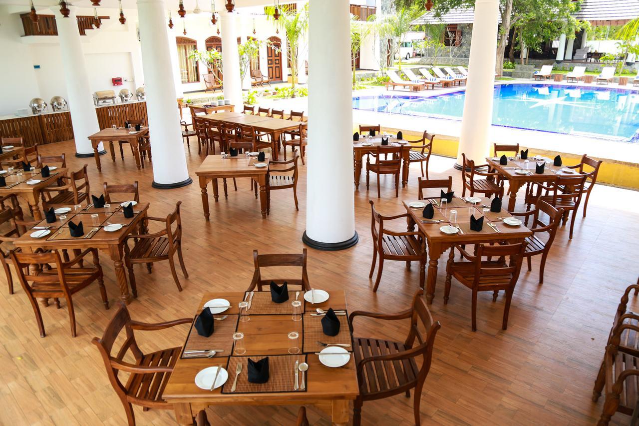 Yala Oga Reach Hotel Tissamaharama Exterior foto