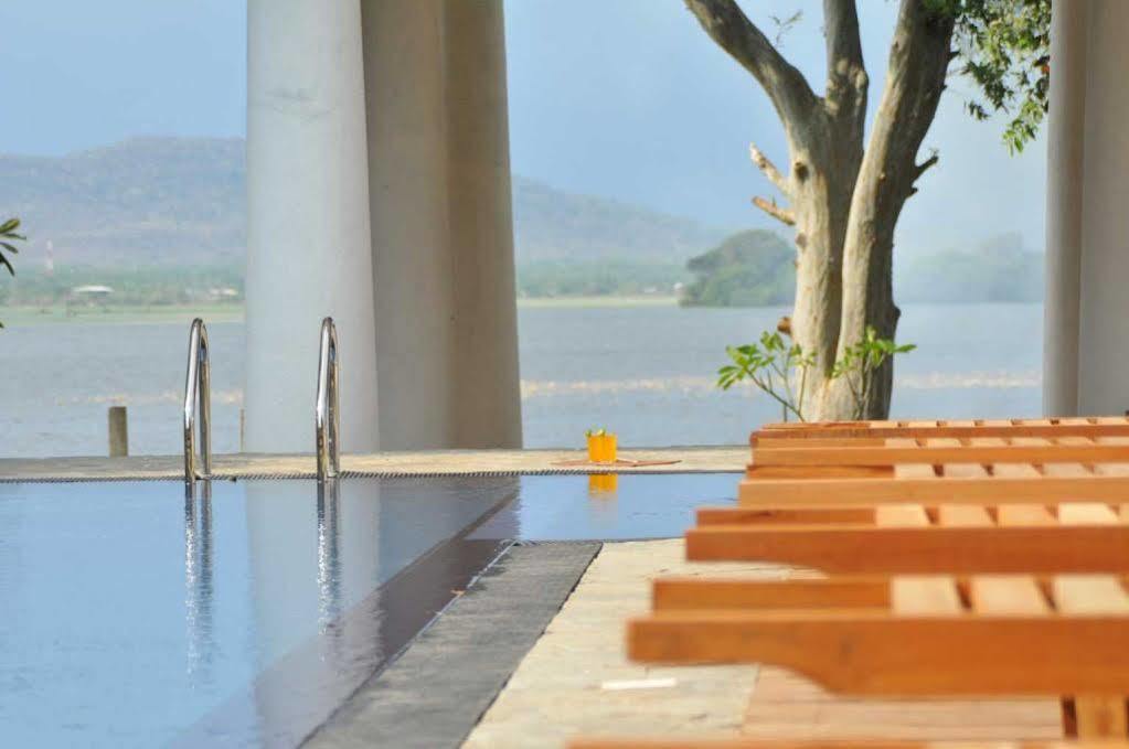 Yala Oga Reach Hotel Tissamaharama Exterior foto